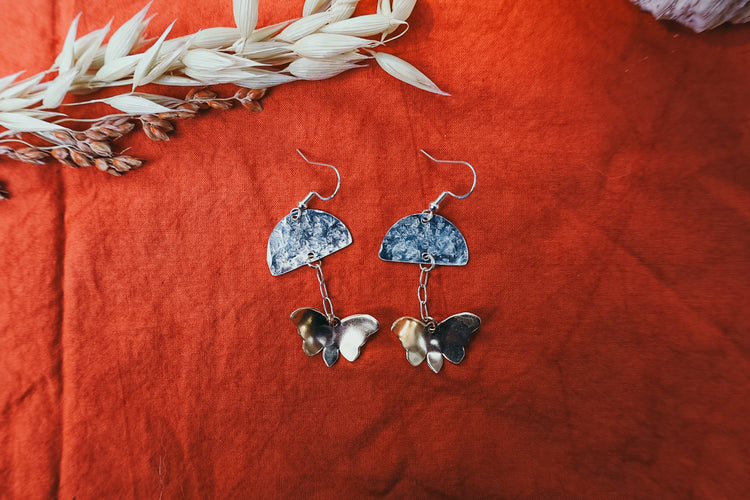 Mariposa Dangles